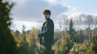 Elmer in Everything You Need to Know About The Gardener (via Tudum by Netflix)